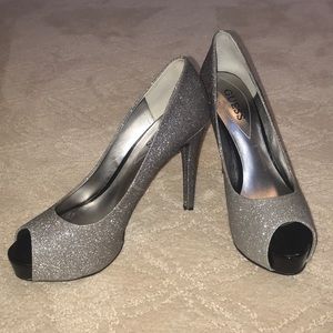 only worn once! they are in great condition.